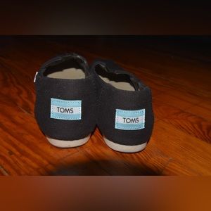 TOMS slip on flats